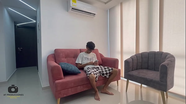 Le propongo a mi hermanastra ahorrar agua y para esto le propongo compartir baño como excusa y la follo duro.