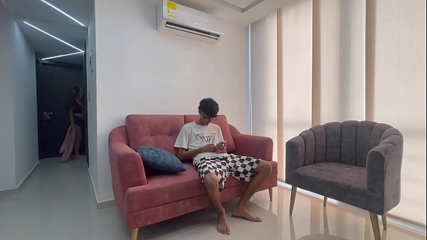 Le propongo a mi hermanastra ahorrar agua y para esto le propongo compartir baño como excusa y la follo duro.