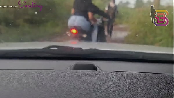 Meu marido fardado passou na frente do carro que eu estava dando e não viu