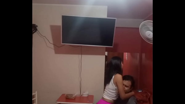 Es un peligro cuando dejan al cuñado con las llaves de la casa, mi cuñado entró sin avisar, y me avisó cuando ya estaba dentro de mí, ouchh dale suave a mi chochito, que rico cuñis no pares