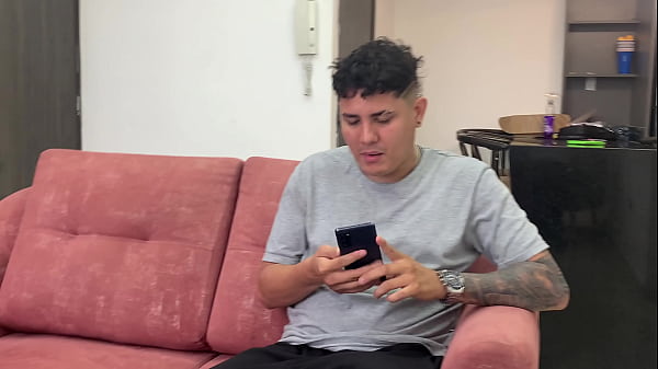 Mi linda hermanastra esta enojada y yo me la cojo muy duro por el culo para quitarle su enojo.