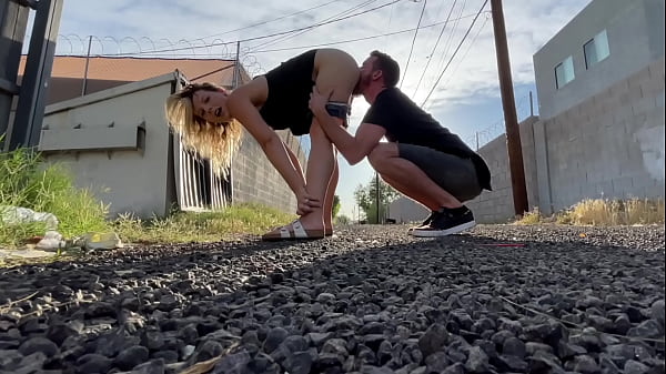 Public Pussy Eating & Car Sex