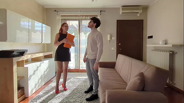 Real Estate Agent got fucked hard just to sell the property to me, cum on face(DIA ITA AMATORIALE)