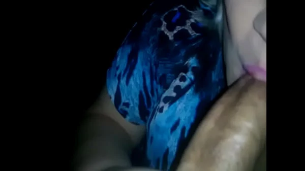 Gabriela Stokweel – Tirando leitinho do pau no carro