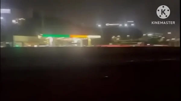 NEGÃO COMENDO MINHA ESPOSA NO MEIO DA AVENIDA DUTRA RJ