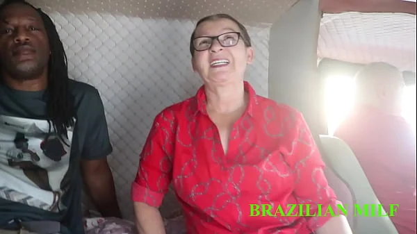 O Negao do cacete imenso meteu no cu da vovo safada no motor home (VIDEO COMPLETO NO RED/SHEER)