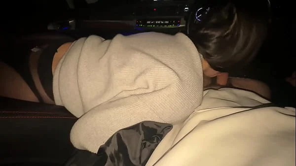 student gives amazing blowjob in car in parking lot
