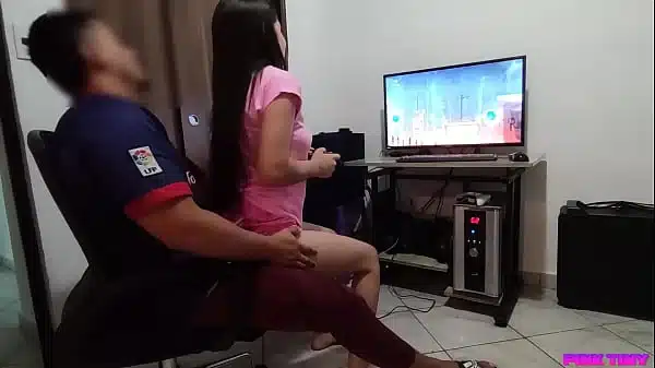 Primastra inocente Jugando Sentada en mis Piernas en mi PC Gamer