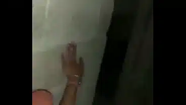 Trio callejero con una flaquita jovencita follando en una costrucion ella le dice tu no sabes singar por el culo