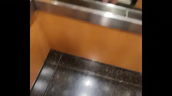 Shemale Ting xuan strolls and pees outdoors.