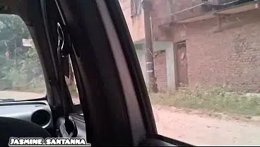 A NOVINHA SAFADA DEU NO PELO E GOZO DENTRO DO CARRO DEPOIS DA CACHOEIRA