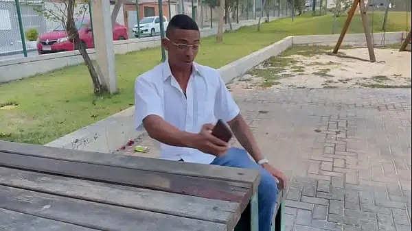 encontrei com uma novinha brincando no parque e ela pediu pra bricar com meu pirulito cabecudo então levei ela para o carro(COMPLETO NO RED)