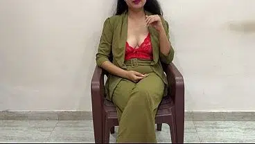 Horny Saara Got Fucked From His Staff for Promotion New XXX Porn in Hindi