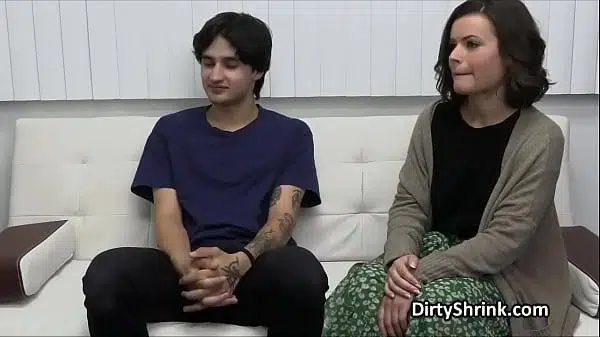 Shrinks therapy leads to a lovely threeway